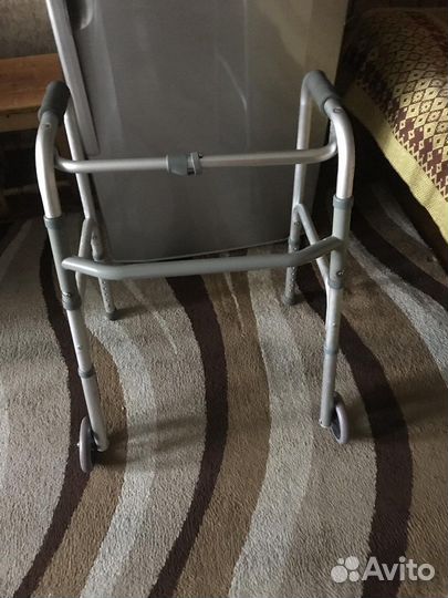 Ходунки для взрослых на колесах