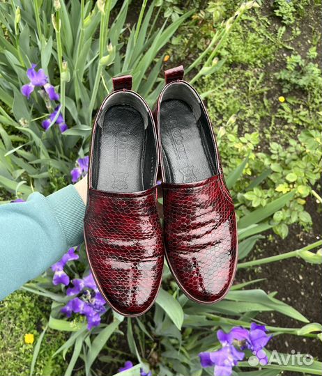 Женская кожаная обувь