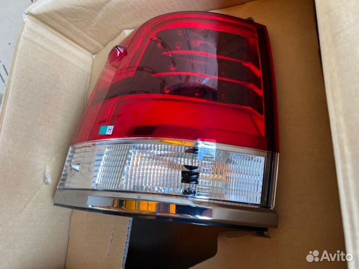 Фонарь в крыло левый Toyota Lc200 15-21