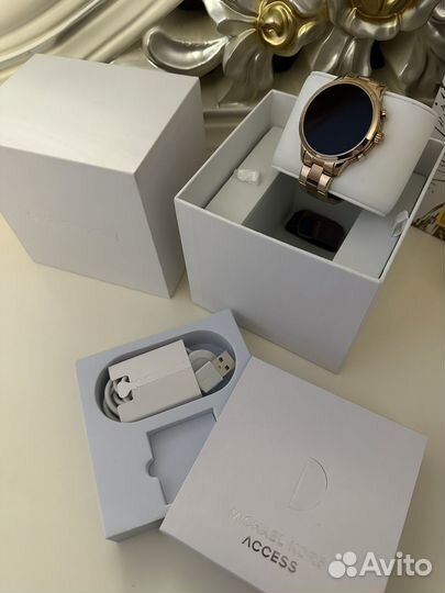 Умные часы michael kors