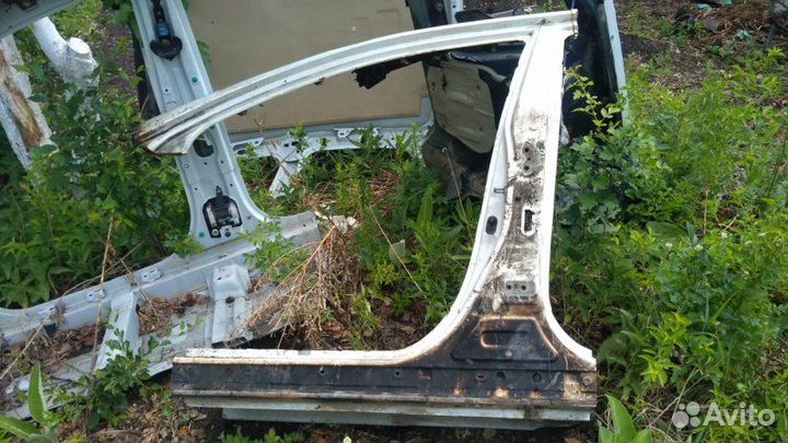 Порог кузова левый Toyota Camry 50 2011-2018