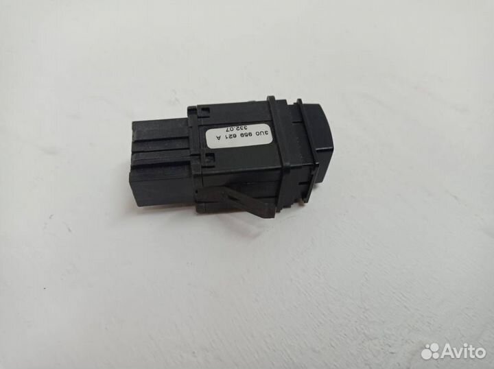 Кнопка обогрева заднего стекла