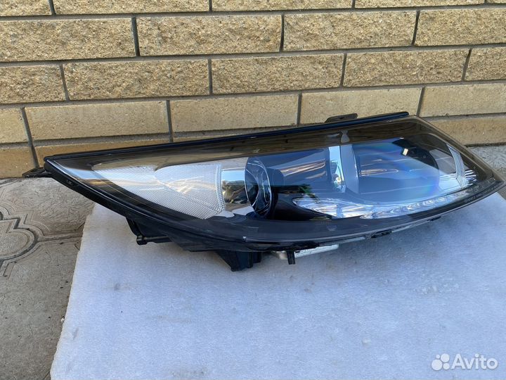 Фара правая ксенон KIA Sportage 3 дхо LED