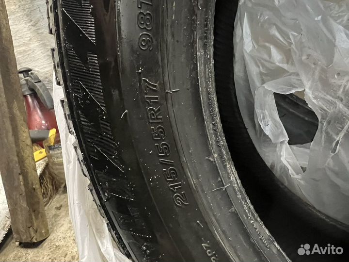 Bridgestone Blizzak Spike-02 215/55 R17