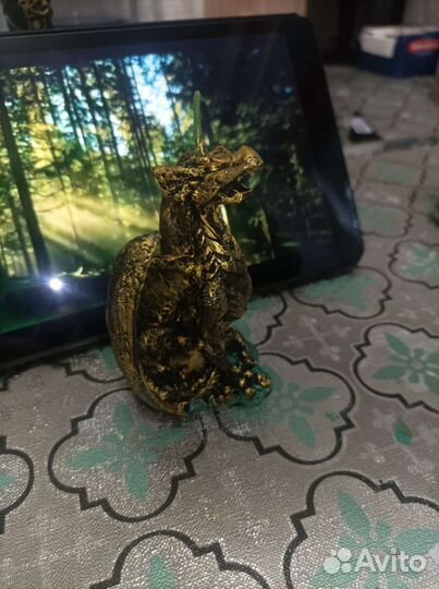 Дракон на камне