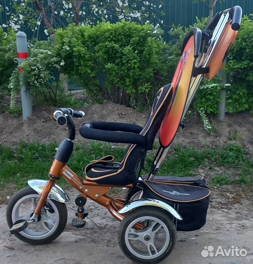 Детский трехколесный велосипед с ручкой