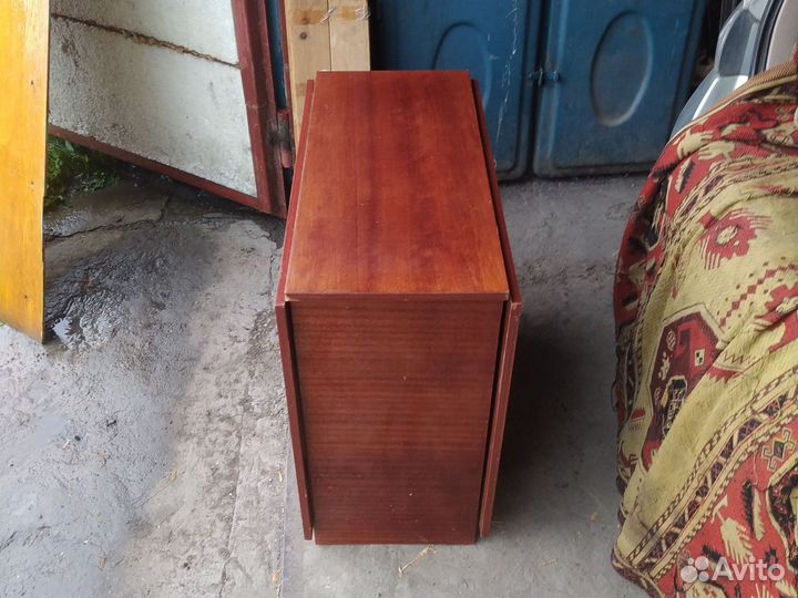 Стол книжка