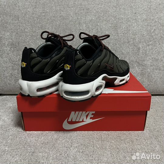 Кроссовки Nike Air Max Plus TN Новые 8,5US