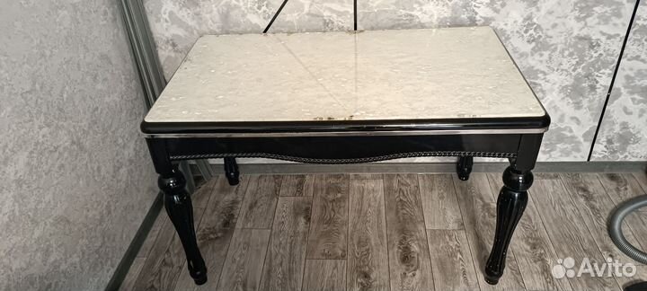 Продам стол обеденный