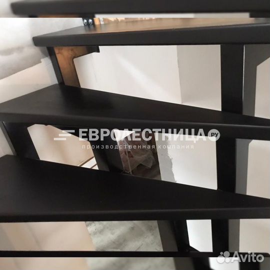 Лестница на металлокаркасе