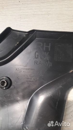 Накладка замка капота правая Bmw 5 G 30 С 2017 По