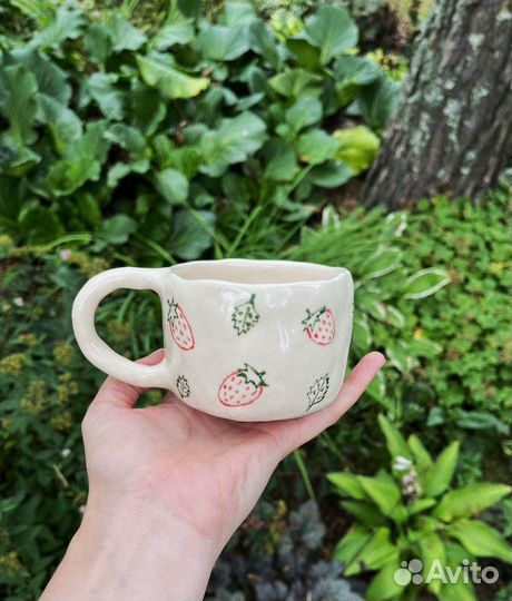 Кружка керамическая с клубникой