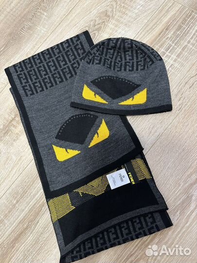 Комплект шапка и шарф fendi