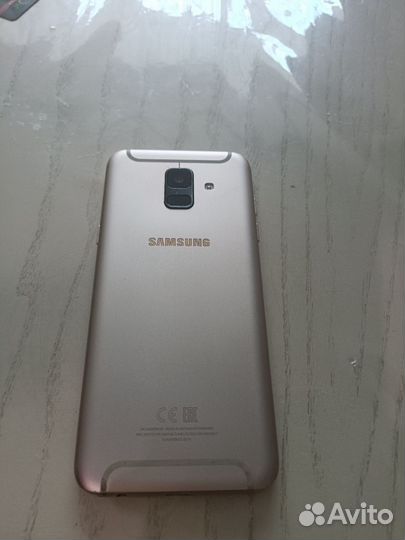 Samsung Galaxy A6, 4/32 ГБ