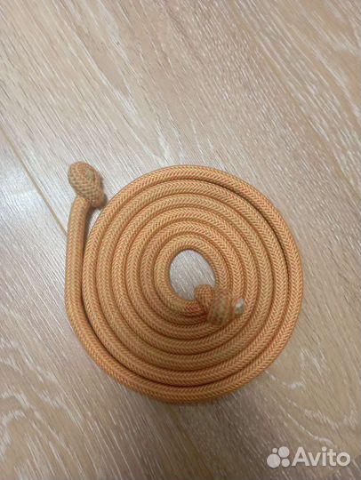 Гимнастическая скакалка