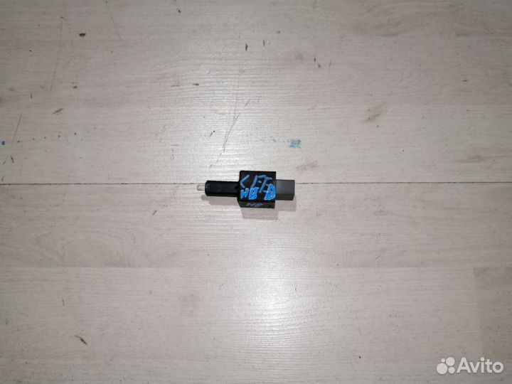 Датчик включения стопсигнала Kia Ceed