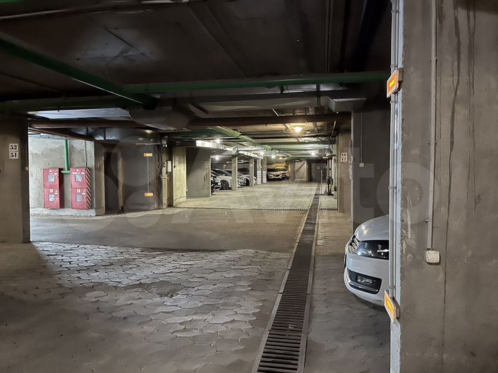 Машиноместо, 13 м²