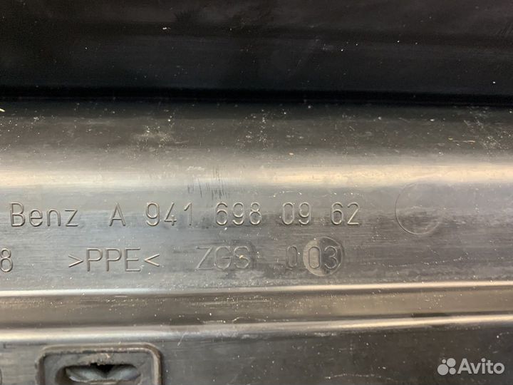 Накладка лобового стекла левая