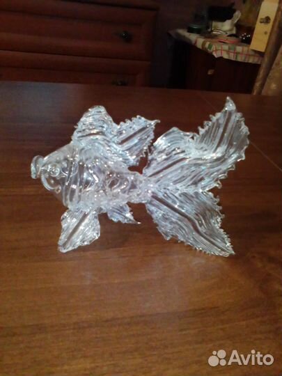 Хрустальная и из цветного стекла рыбки