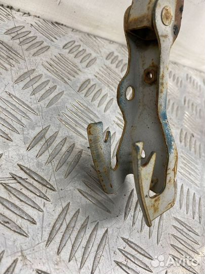 Б/У петля крышки багажника задний левый Chevrolet