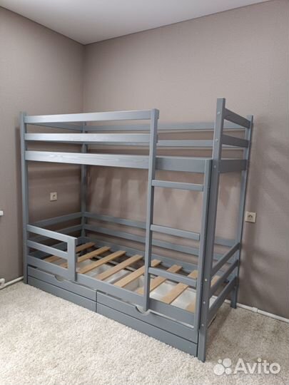 Кровать двухьярусная