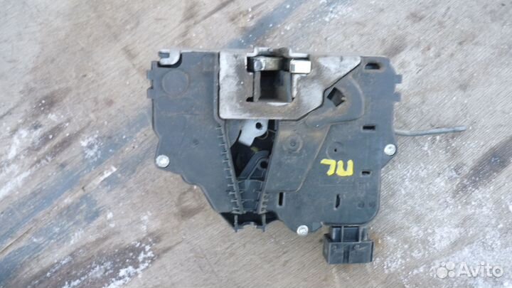 Замок двери передней левой Opel Corsa D Опель Корс