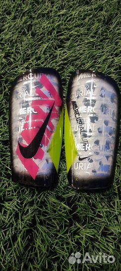 Новые щитки футбольные детские Nike