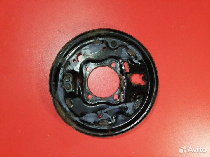 Тормозной щит задний левый Toyota Opa ACT10