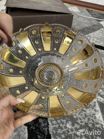 Ваза для фруктов на ножке