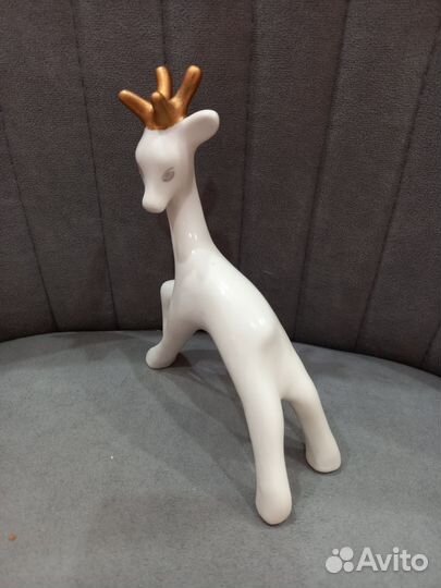 Фарфоровая статуэтка