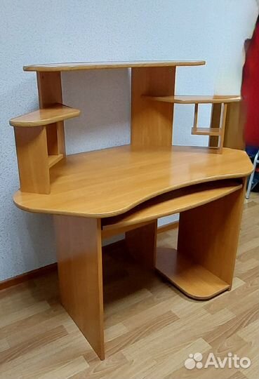 Компьютерный стол угловой с полками б/у