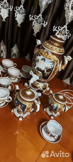 Чайный сервиз с самоваром