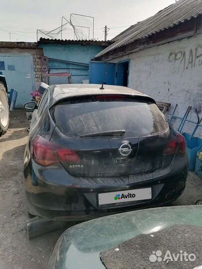 Opel Astra 1.6 МТ, 2011, битый, 152 000 км