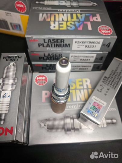 Свечи зажигания VAG, NGK платинум 4 шт. 04E905601