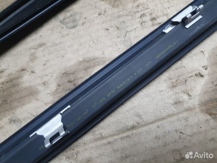 Направляющая стекла двери передняя левая Bmw