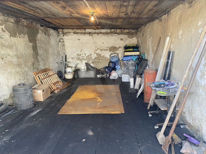 Гараж, > 30 м²