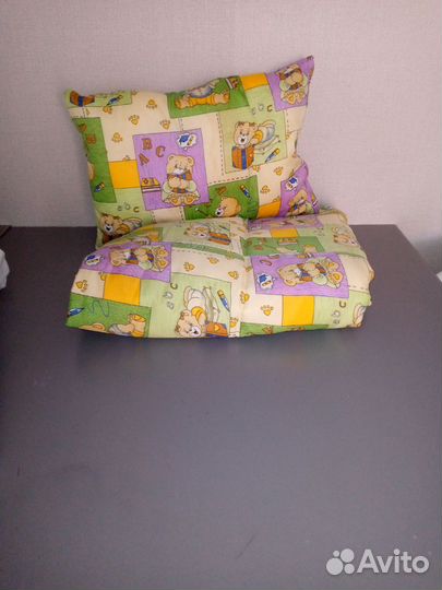 Одеяло с подушкой на детскую кроватку