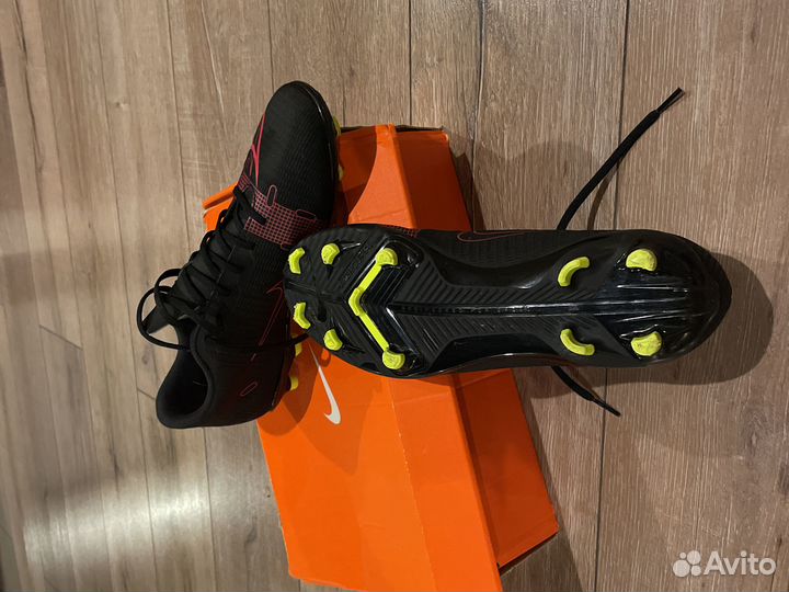 Футбольные бутсы nike