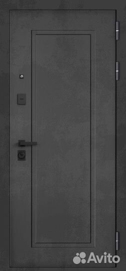 Входная дверь в квартиру с зеркалом