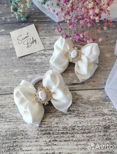 Белые бантики