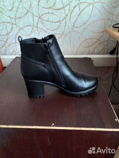 Продаются полусапожки женские размеры 39-40