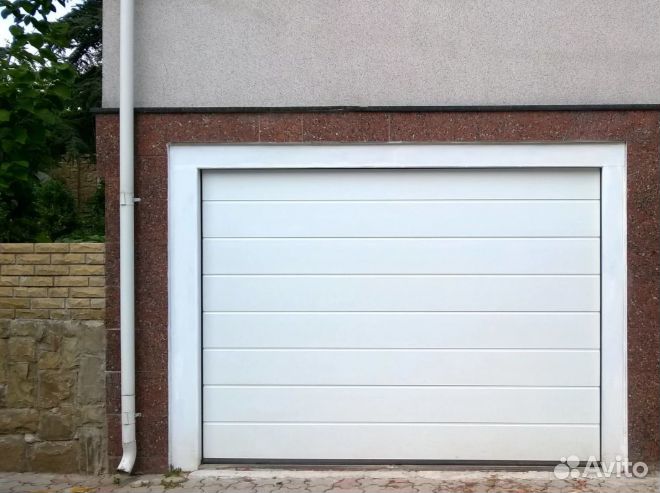 Секционные ворота