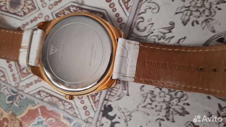 Часы Guess Королевская лилия