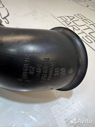 Патрубок воздушного фильтра Volkswagen Touareg 7L