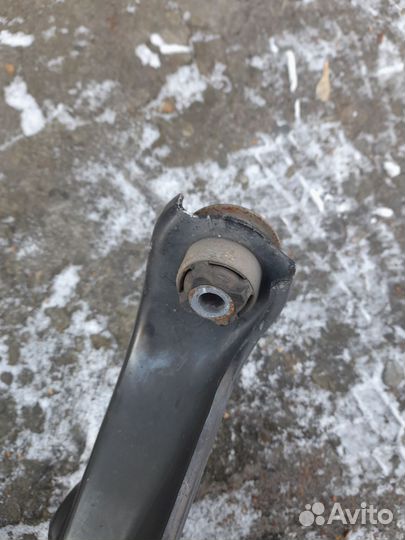 Рычаг передней подвески правый Рено Логан, Ларгус