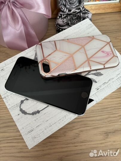 iPhone SE, 128 ГБ