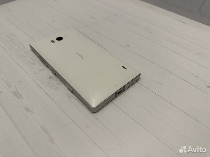 Телефон Nokia Lumia 930