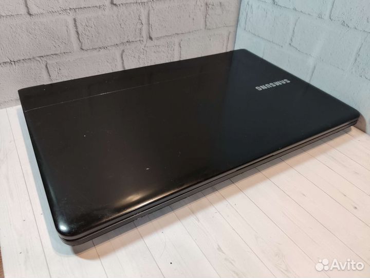 Большой Samsung 17.3 Core i5 2.9ггц/Озу 8гб/GT 520