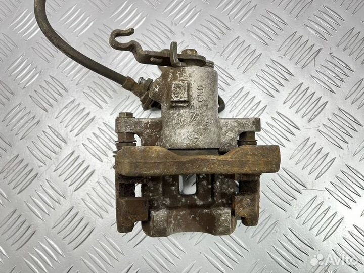 Суппорт тормозной задний левый Audi Tt 8N AUQ 2003