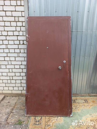 Дверь входная металлическая б/у